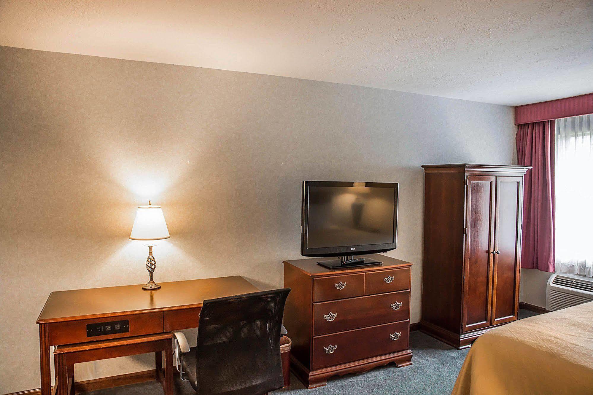 Quality Inn & Suites Cincinnati I-275 Springdale Exterior foto